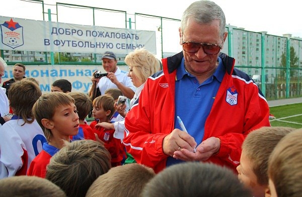 Легендарному ростовскому футболисту Виктору Понедельнику исполнилось 80 лет